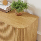 Kredens 147 cm z falowanym frontem i stojakiem na wino