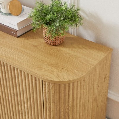 Kredens 147 cm z falowanym frontem i stojakiem na wino